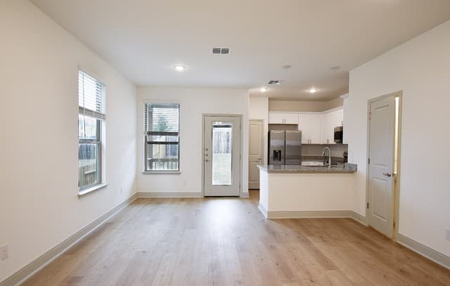 3-bedroom rental at 10211 Tulipwood Run Unit 102 in San Antonio, TX — photo 3