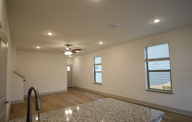 3-bedroom rental at 10211 Tulipwood Run Unit 102 in San Antonio, TX — photo 4