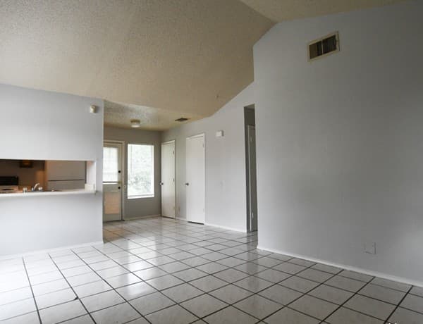 2-bedroom rental at 5607 Lochmoor Unit 2 in San Antonio, TX — photo 2