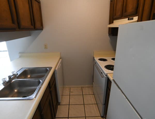2-bedroom rental at 5607 Lochmoor Unit 2 in San Antonio, TX — photo 3