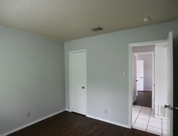 2-bedroom rental at 5607 Lochmoor Unit 2 in San Antonio, TX — photo 4