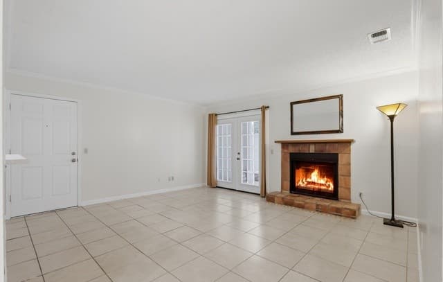 2-bedroom rental at 2255 Thousand Oaks Dr in San Antonio, TX — photo 2