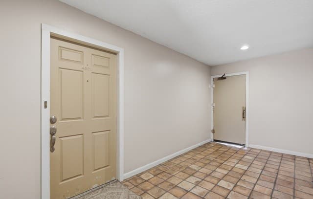 2-bedroom rental at 2255 Thousand Oaks Dr in San Antonio, TX — photo 3