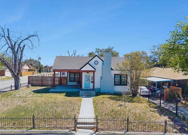3-bedroom rental at 1444 McKinley Ave in San Antonio, TX — photo 3