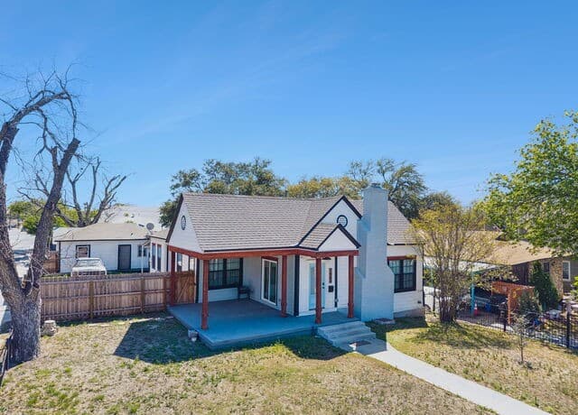 3-bedroom rental at 1444 McKinley Ave in San Antonio, TX — photo 4
