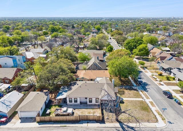 3-bedroom rental at 1444 McKinley Ave in San Antonio, TX — photo 5