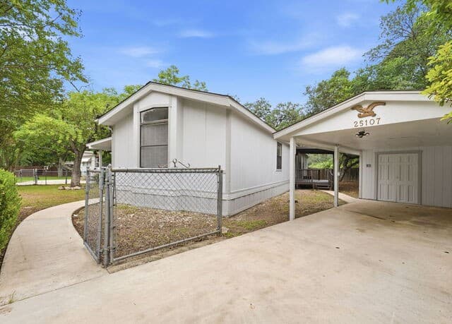3-bedroom rental at 25107 Ada Mae St Unit 1 in San Antonio, TX — photo 3