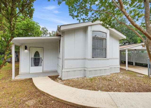 3-bedroom rental at 25107 Ada Mae St Unit 1 in San Antonio, TX — photo 4