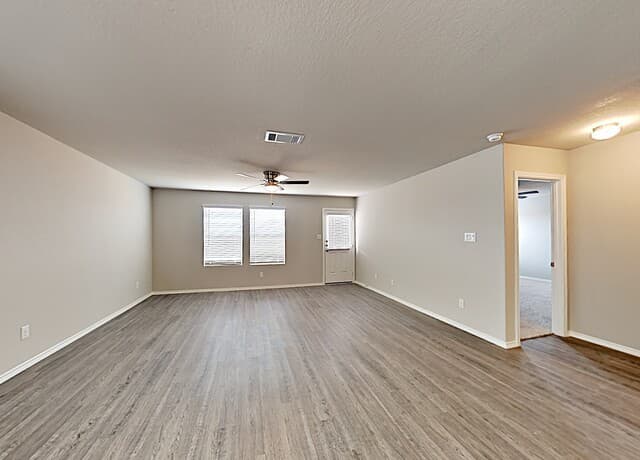 3-bedroom rental at 9706 Marbach in San Antonio, TX — photo 2