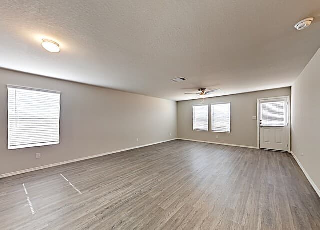 3-bedroom rental at 9706 Marbach in San Antonio, TX — photo 3