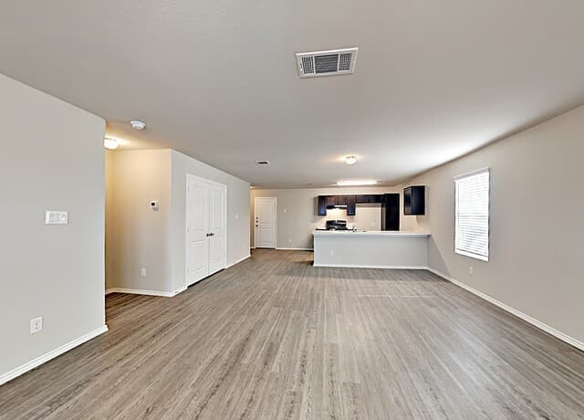 3-bedroom rental at 9706 Marbach in San Antonio, TX — photo 4