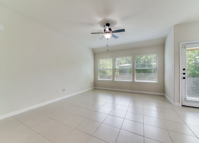 3-bedroom rental at 337 Derby Dr in Boerne, TX — photo 2