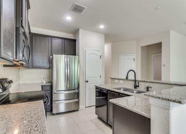 3-bedroom rental at 337 Derby Dr in Boerne, TX — photo 4