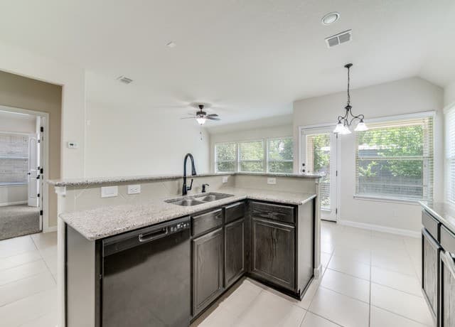 3-bedroom rental at 337 Derby Dr in Boerne, TX — photo 5