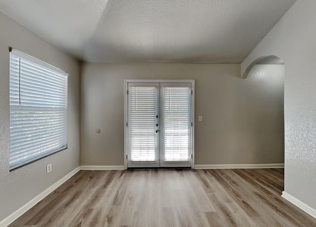 3-bedroom rental at 9822 Vandenberg in San Antonio, TX — photo 3