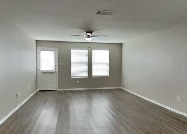 4-bedroom rental at 5118 Everett in Converse, TX — photo 2
