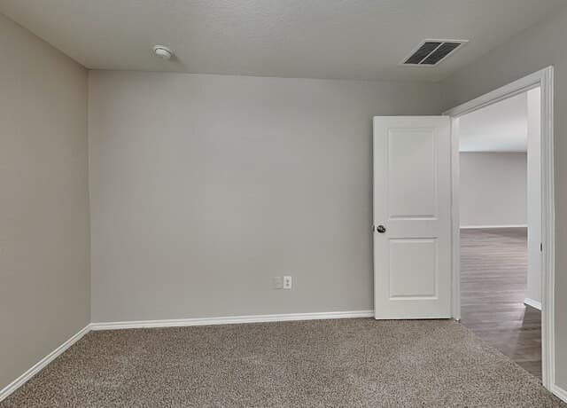 4-bedroom rental at 5118 Everett in Converse, TX — photo 5