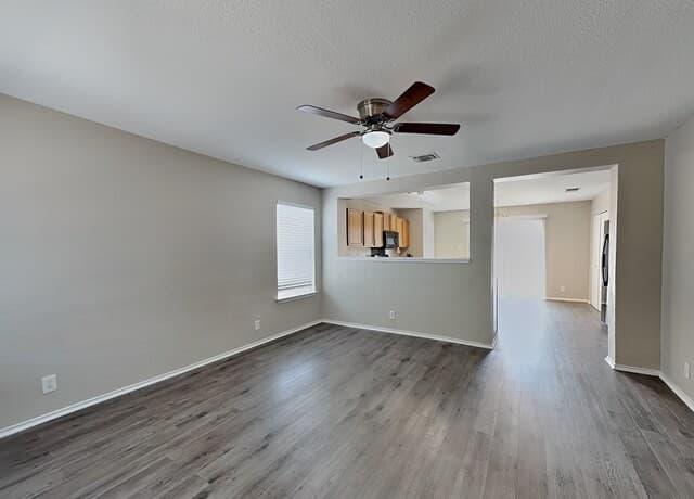 3-bedroom rental at 7307 Circle Farm in San Antonio, TX — photo 2
