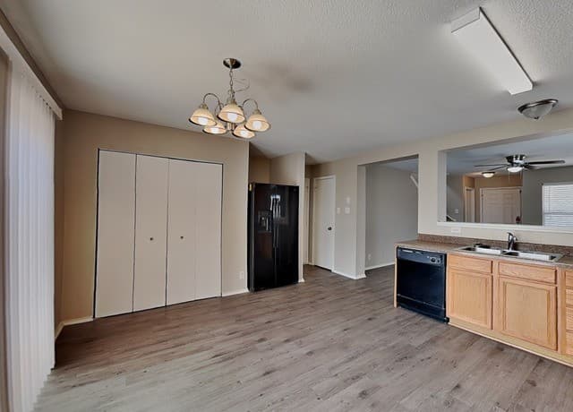 3-bedroom rental at 7307 Circle Farm in San Antonio, TX — photo 3
