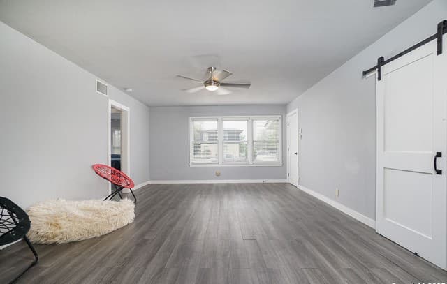 2-bedroom rental at 270 Emporia Blvd in San Antonio, TX — photo 3