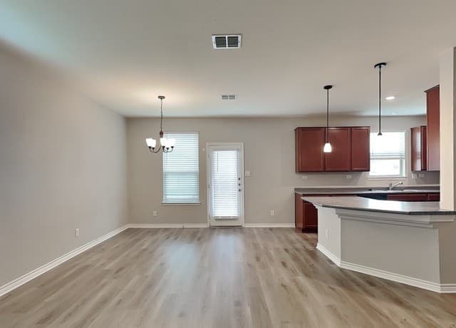 4-bedroom rental at 2631 Green Leaf in San Antonio, TX — photo 3