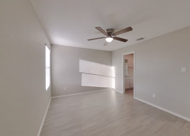 4-bedroom rental at 10250 Devon Wheel in San Antonio, TX — photo 5