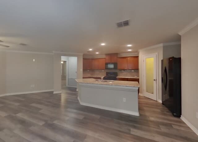 4-bedroom rental at 15307 Delta in San Antonio, TX — photo 4
