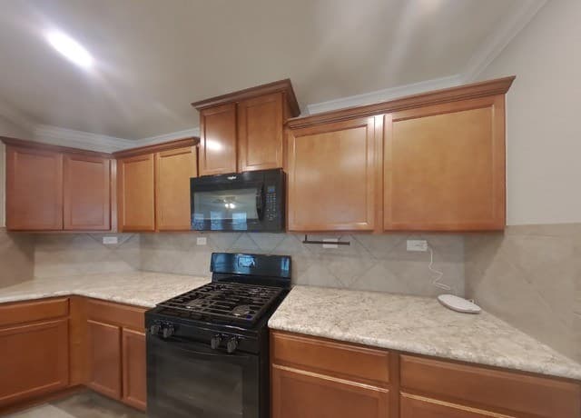 4-bedroom rental at 15307 Delta in San Antonio, TX — photo 5