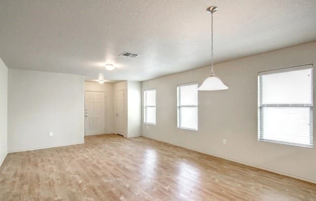 3-bedroom rental at 6023 Camier Cove in San Antonio, TX — photo 4