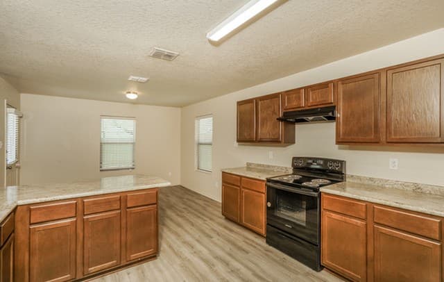 4-bedroom rental at 10722 Butterfly Pass in San Antonio, TX — photo 2