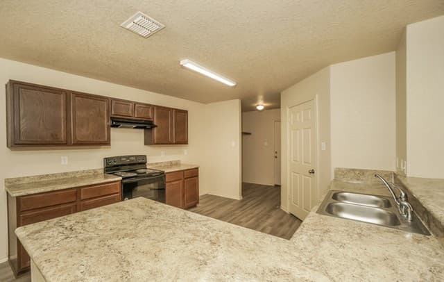 4-bedroom rental at 10722 Butterfly Pass in San Antonio, TX — photo 3
