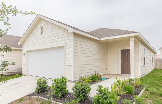 3-bedroom rental at 5631 Pearl Mdw in Converse, TX — photo 2