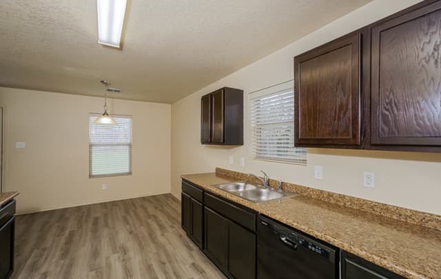 3-bedroom rental at 2722 Majestic in San Antonio, TX — photo 3