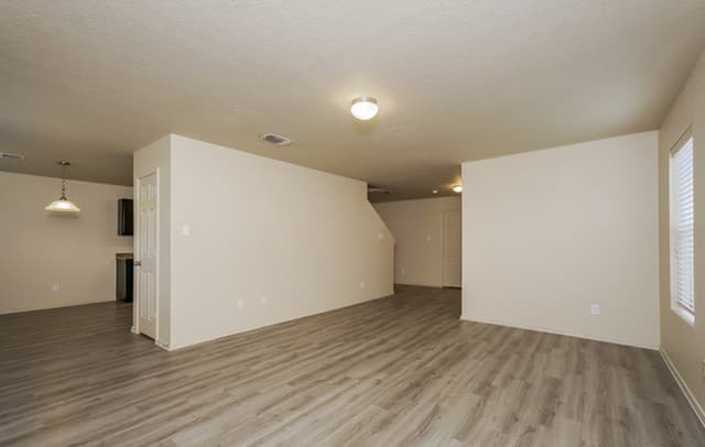 3-bedroom rental at 2722 Majestic in San Antonio, TX — photo 4