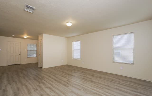 3-bedroom rental at 2722 Majestic in San Antonio, TX — photo 5