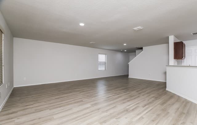 3-bedroom rental at 2702 Telder Path in San Antonio, TX — photo 5