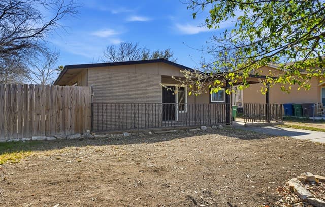 3-bedroom rental at 106 Wayfarer in San Antonio, TX — photo 3