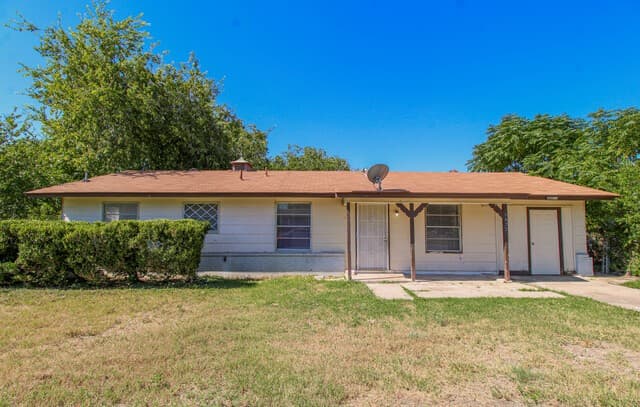 4-bedroom rental at 5822 Branch Valley in San Antonio, TX — photo 4