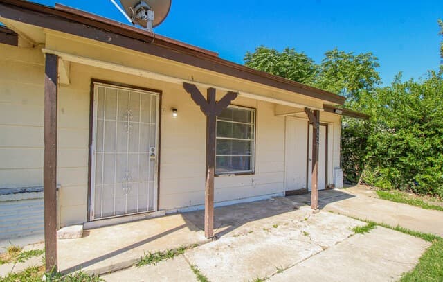 4-bedroom rental at 5822 Branch Valley in San Antonio, TX — photo 5
