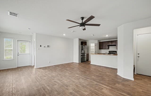 4-bedroom rental at 15434 Shortwing in San Antonio, TX — photo 5