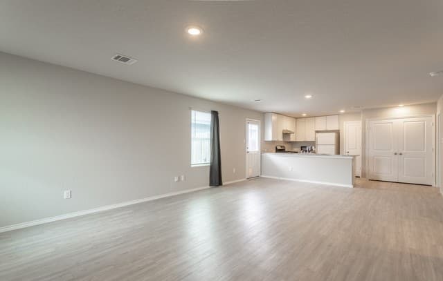 3-bedroom rental at 10723 Giacconi Dr in Converse, TX — photo 2