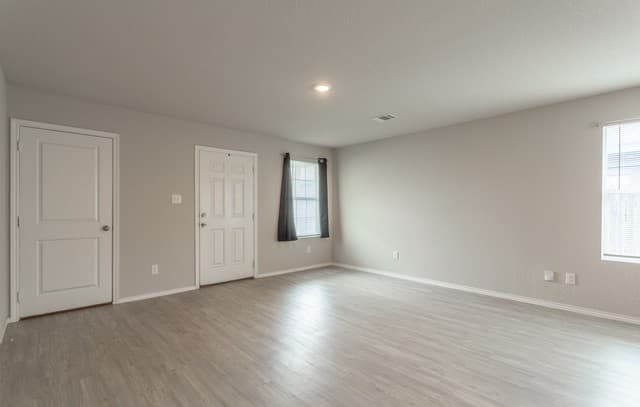 3-bedroom rental at 10723 Giacconi Dr in Converse, TX — photo 4