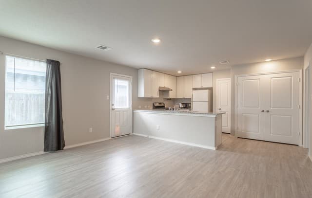 3-bedroom rental at 10723 Giacconi Dr in Converse, TX — photo 5