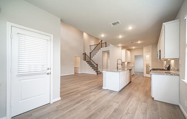 5-bedroom rental at 10151 Bussang Dr in Schertz, TX — photo 5