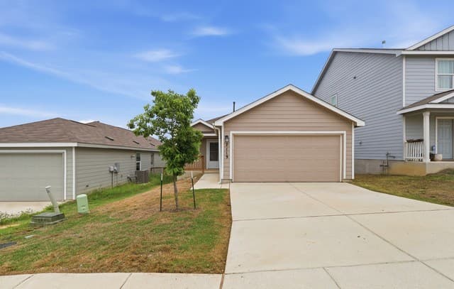 3-bedroom rental at 7119 Satellite Way in San Antonio, TX — photo 2