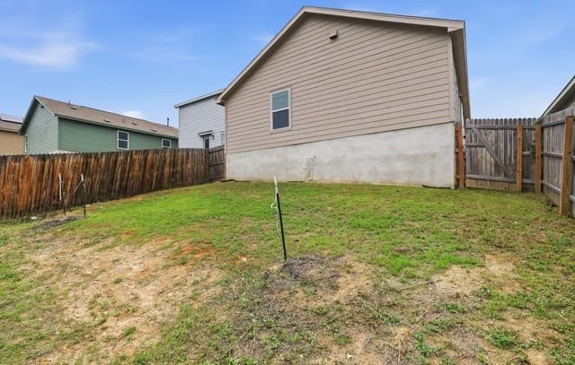 3-bedroom rental at 7119 Satellite Way in San Antonio, TX — photo 4