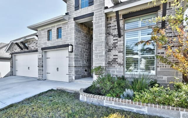 4-bedroom rental at 14022 May Mist in San Antonio, TX — photo 2