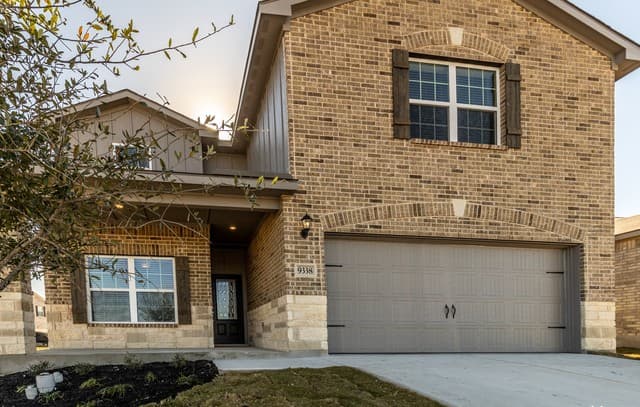 5-bedroom rental at 9338 Espadrille Run in Converse, TX — photo 4