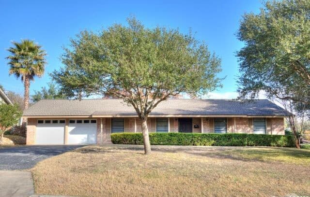 3-bedroom rental at 3223 Oakleaf Dr in San Antonio TX