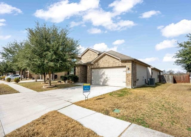 3-bedroom rental at 8611 Lantana Spgs in Converse, TX — photo 2